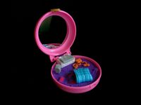 2020 Clip and Comb Sleepover Polly Pocket (4)