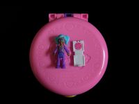 2020 Clip and Comb Sleepover Polly Pocket (7)
